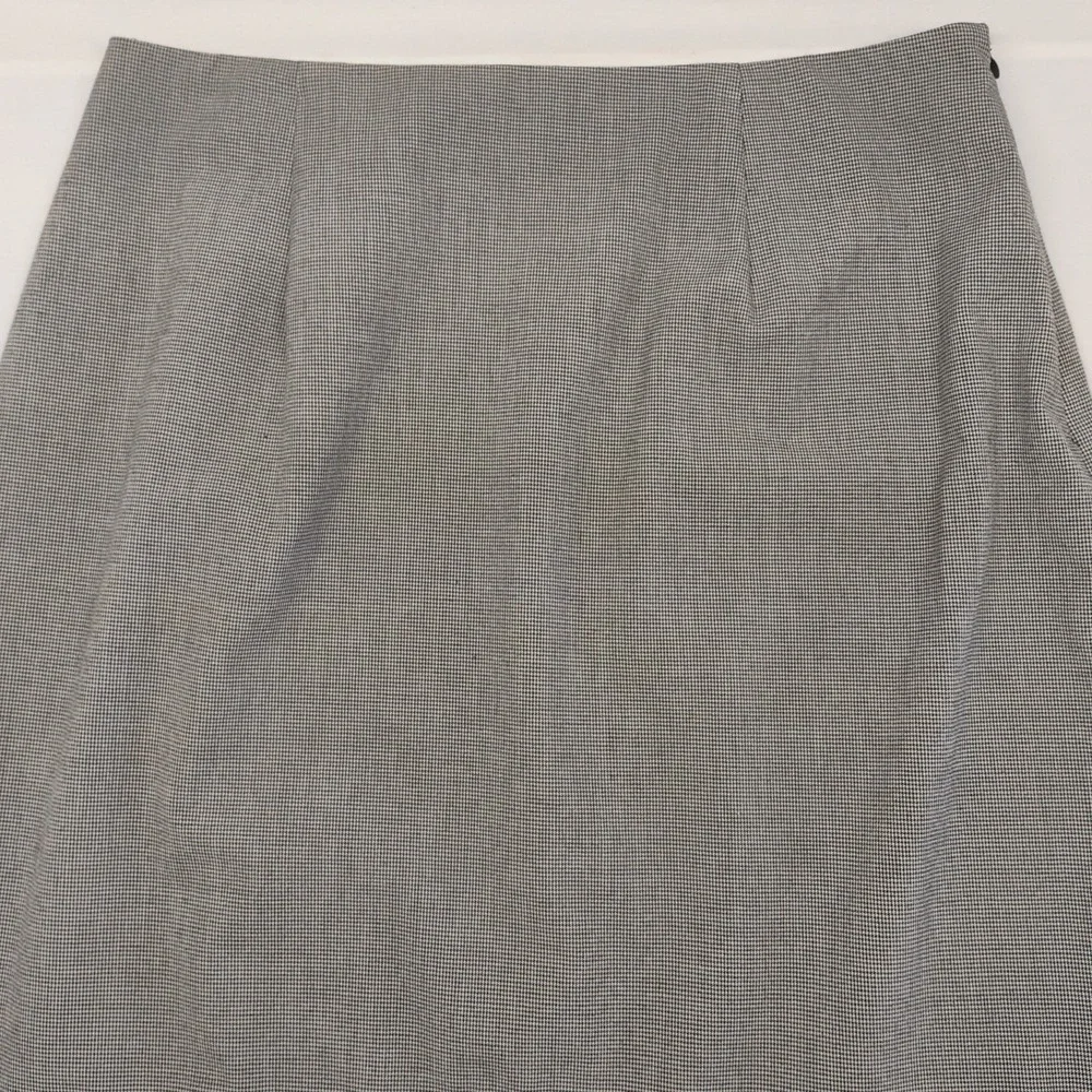 Larry Levine Stretch Womens 10 Houndstooth Black/Gray Pleated Bottom Skirt‎